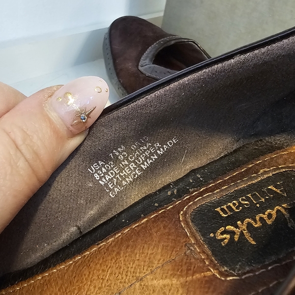 Women's Clarks size 7.5 brown suede and patent heels - Picture 3 of 8